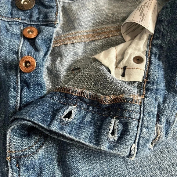 Roxy Women’s Boyfriend Jean Short Shorts. Raw hem. Size 7. - Picture 3 of 8